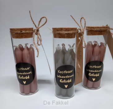 met potloodkaarsjes en tekstkaartje