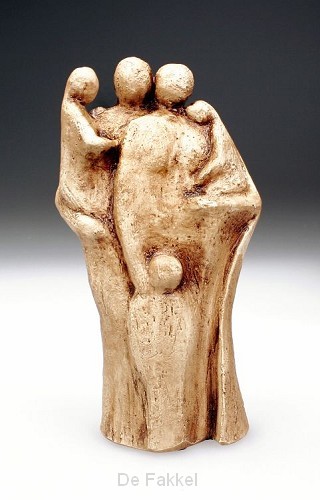 Beeld 6026 ouders 3 kinderen creme 19cm